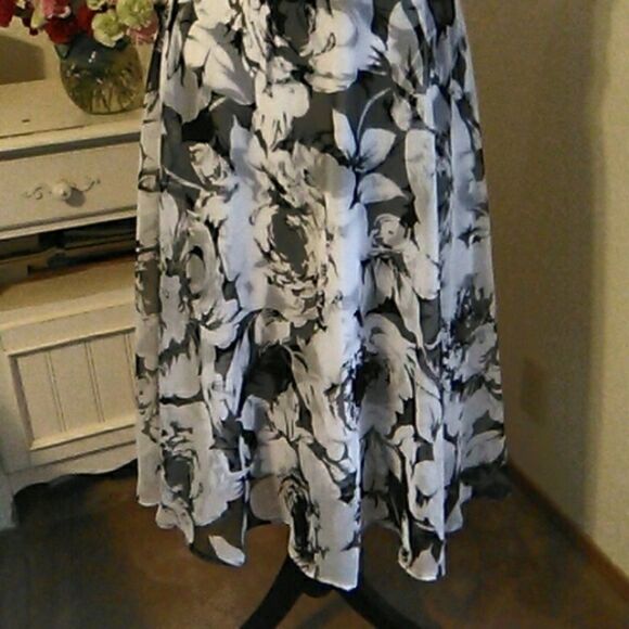 Connected Apparel Black and White Floaty Dress - Picture 3 of 10